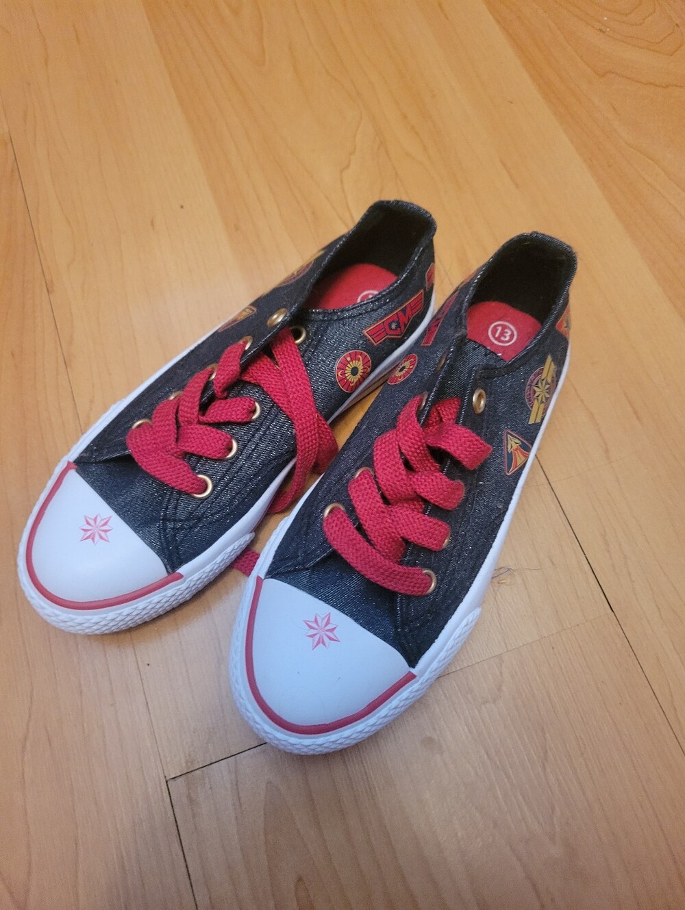 Kids Low-Top Casual Sneakers in Black and Red